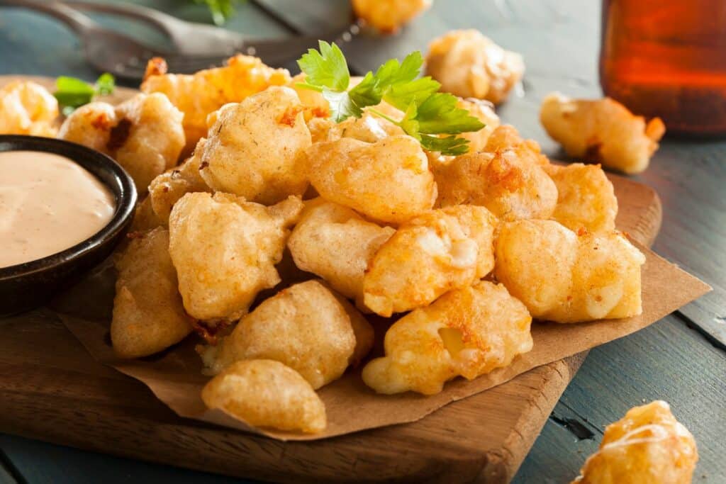 How To Eat Squeak Cheese Curds